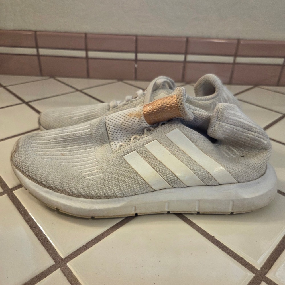 Adidas Swift Run Women Size 9 White Rose Gold Knit Athletic Sneakers BB6914